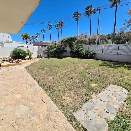 2 Pieces En Rez-de-villa Avec Beau Jardin Pres アパート