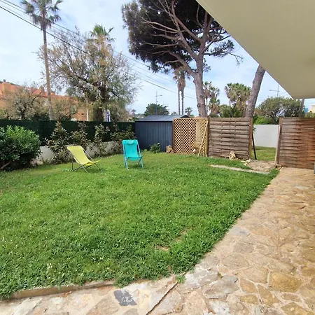 2 Pieces En Rez-de-villa Avec Beau Jardin Pres イエール